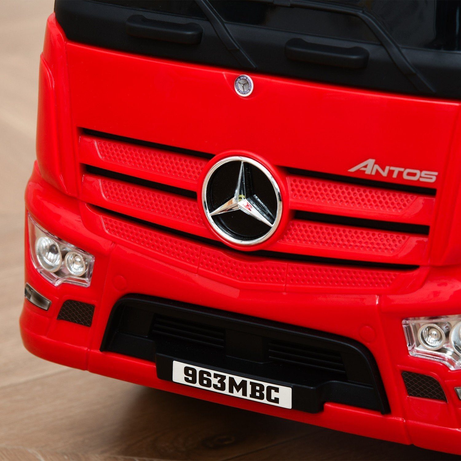 Børne-køre-på-køretøj køre-på-køretøj fra Mercedes Antos Truck Style med lys til børn fra 12 til 36 måneder Rød + sort 62,5X28,5X45Cm