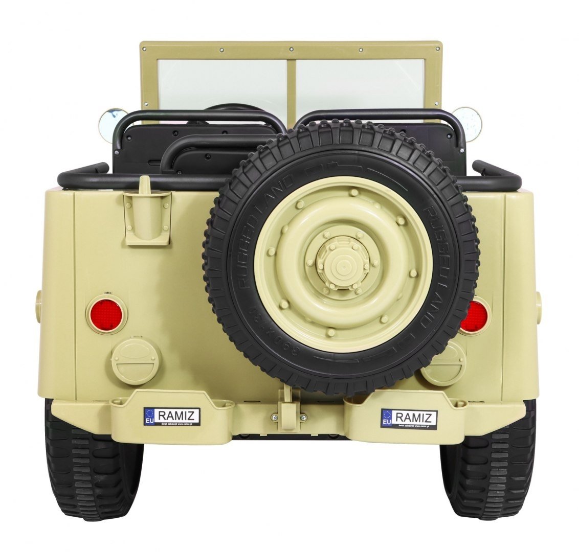 Retro 4x4 militærkøretøj med fjernbetjening, LED, MP3, 3 sæder